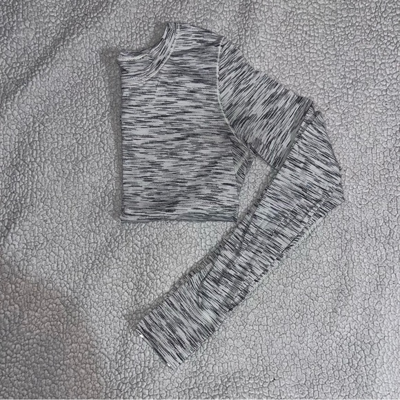 Lululemon Beat The Heat Long Sleeve - Picture 10 of 14